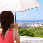 日傘でUVカットするなら黒と白どちらが良いの?