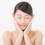 オイルでスキンケアをする場合の正しい使い方|化粧水の前なのか後なの?