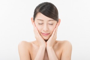 オイルでスキンケアをする場合の正しい使い方｜化粧水の前なのか後なの？