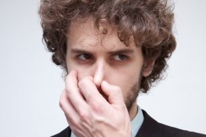 足や靴の臭いを取るにはどうすればいいの？臭すぎて困るんですけど