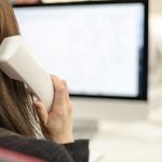 電話で名乗るのが先なのは、かけた方?うけた方?どっちがマナーなの?