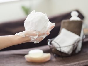 子供の洗顔はいつから? 石鹸が目にシミちゃうらしくて