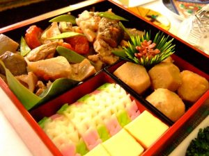 喪中の場合、おせち料理は食べないで控えたほうがよいのか?