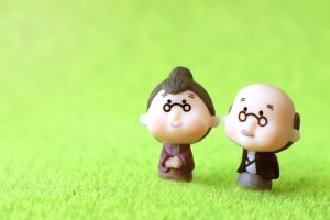 お年寄りの方が喜ぶプレゼントってなんだろう？うーん難しい。。